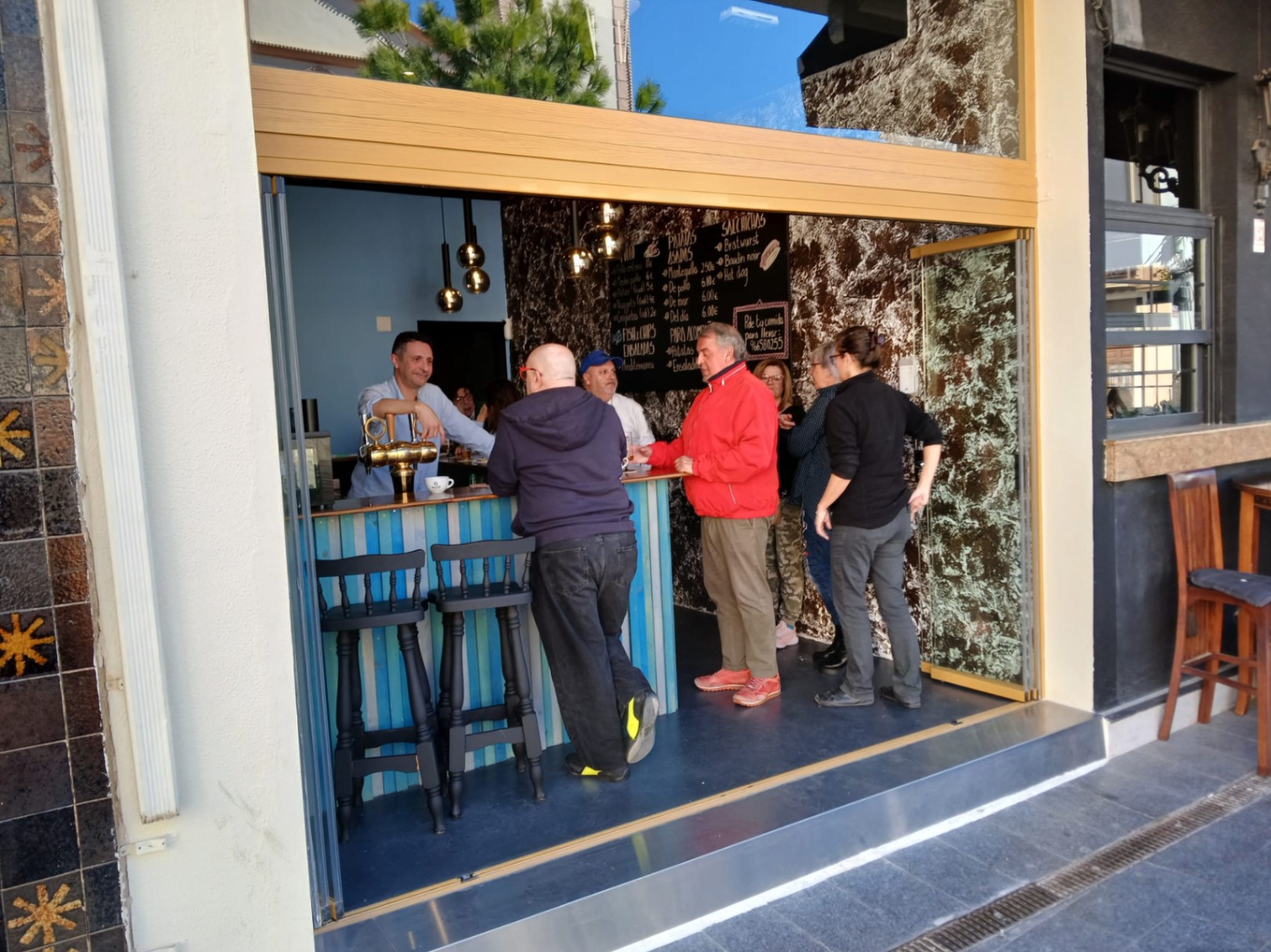 Take away aan een pleintje in Alfaz del Pi, foto 3