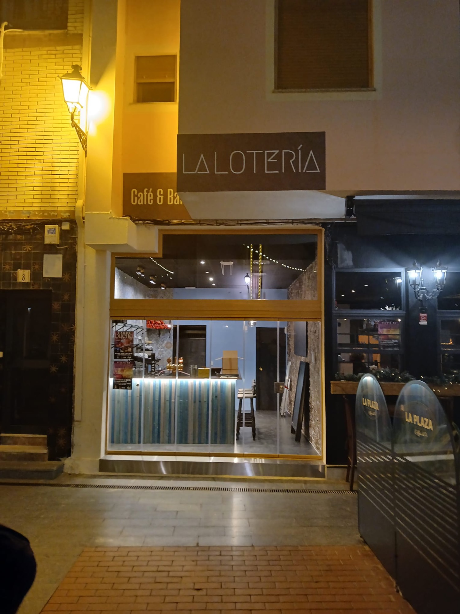 Take away aan een pleintje in Alfaz del Pi in Alfaz del Pi