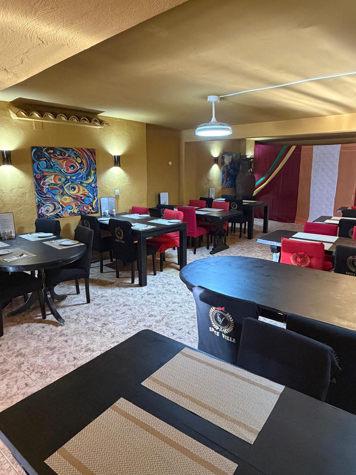 Restaurant met groot terras en woning erbij, foto 4