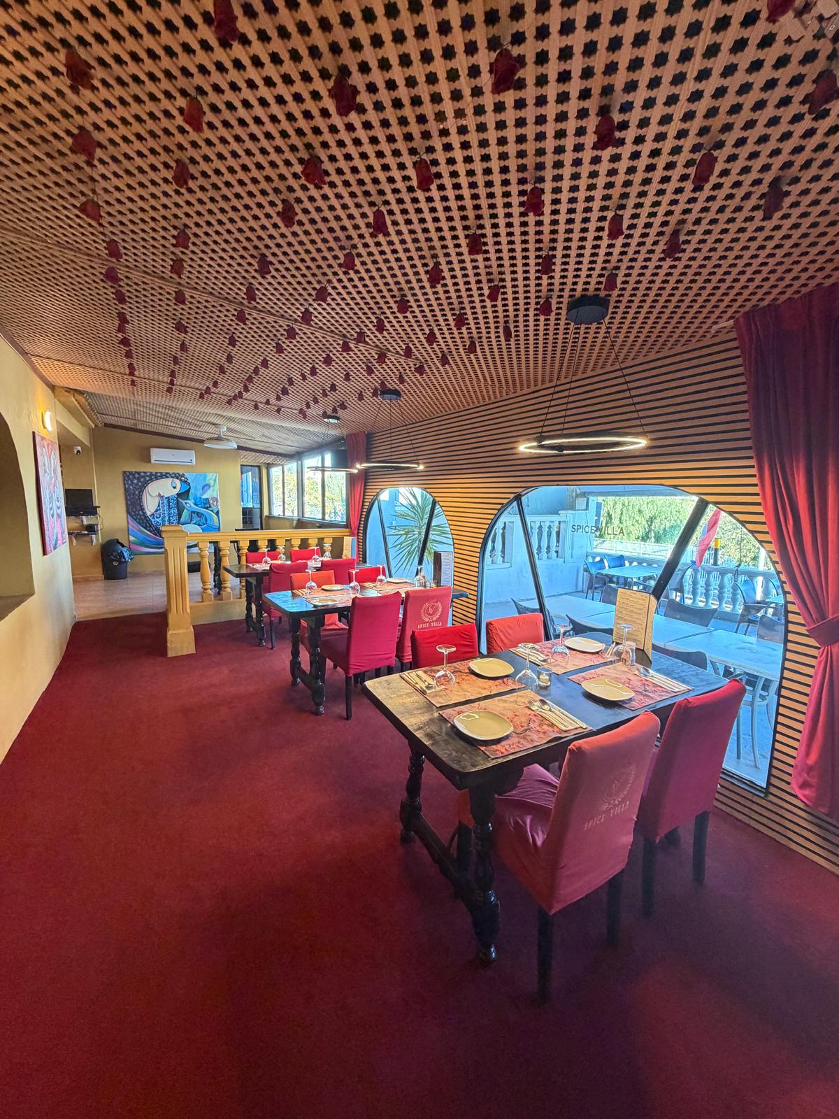 Restaurant met groot terras en woning erbij, foto 3