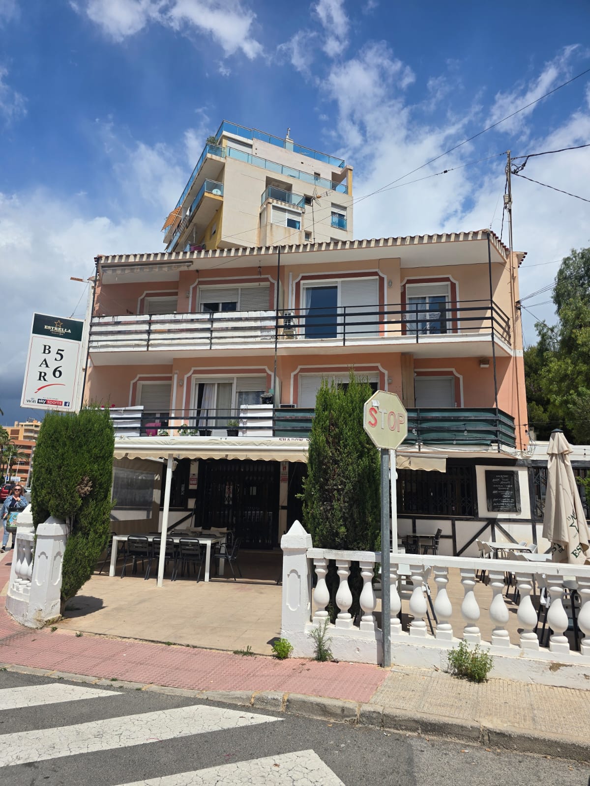 Bar 56, op een gewilde plek in de Cala van Benidorm in Benidorm