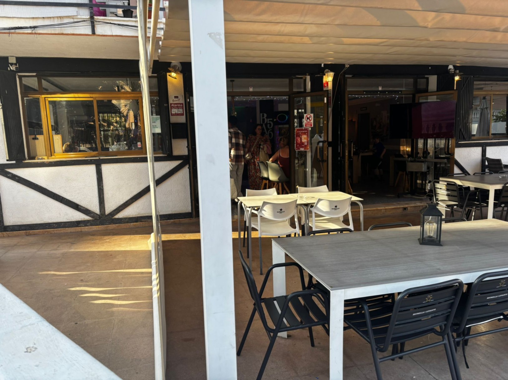 Bar 56, op een gewilde plek in de Cala van Benidorm, foto 3