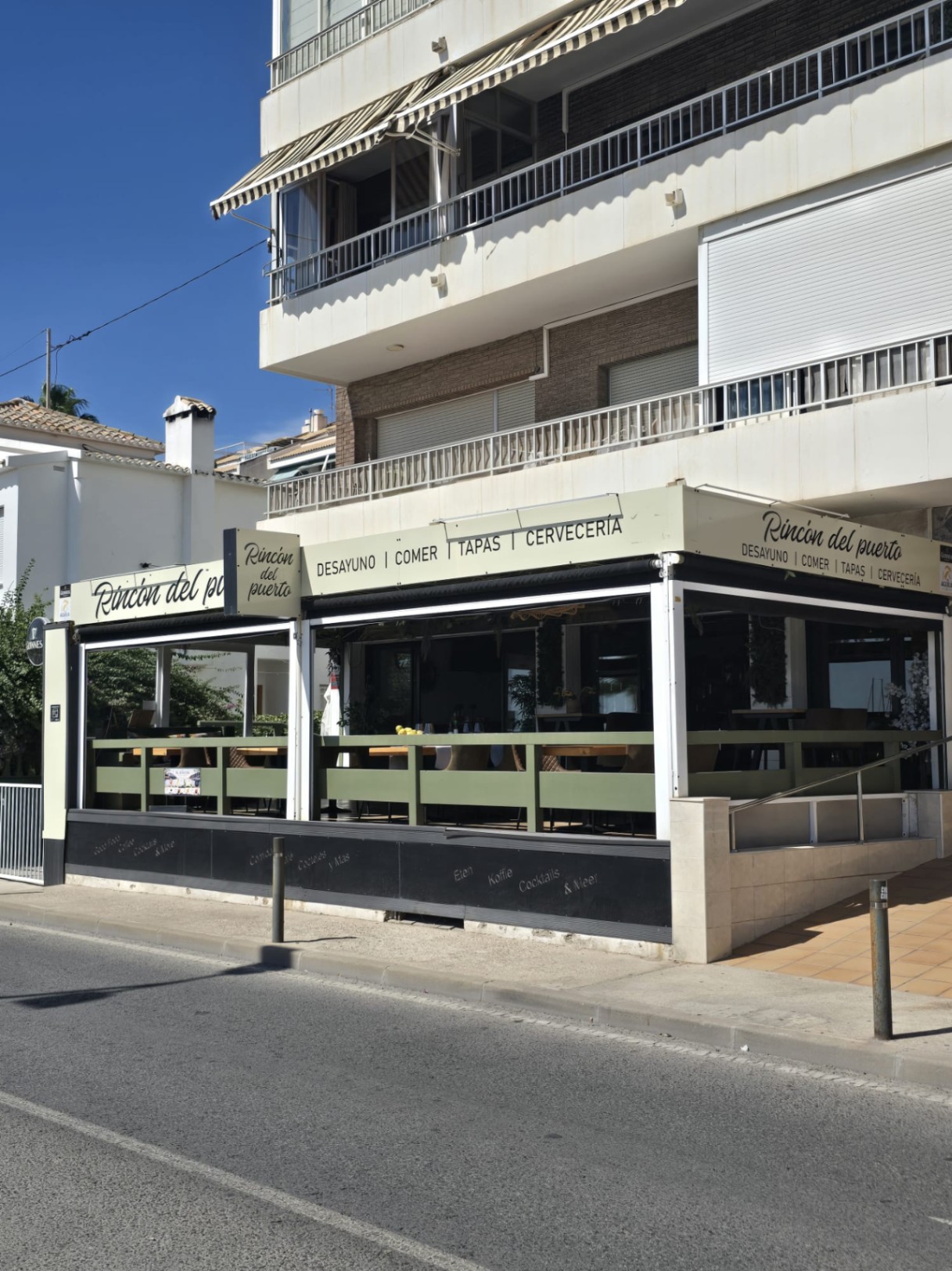 Zaak aan de eerste lijn van de haven van Altea in Altea