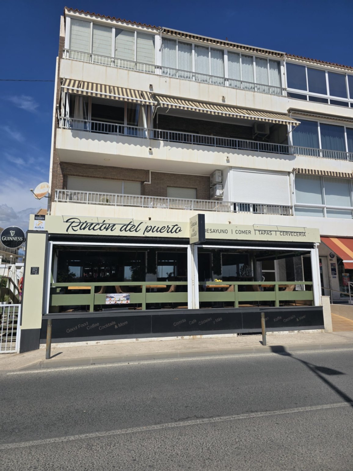 Zaak aan de eerste lijn van de haven van Altea, foto 2