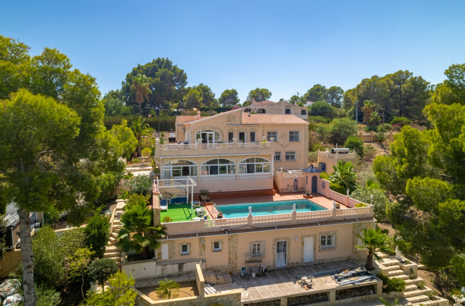 Villa met uitzicht en veel mogelijkheden in Alfaz del Pi