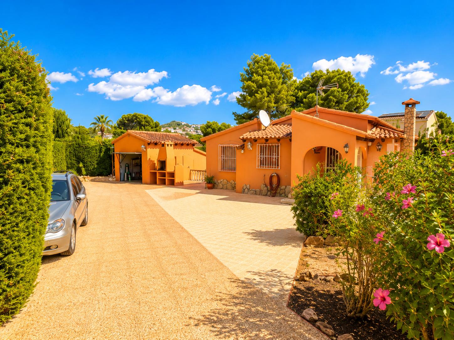Vrijstaand chalet met zwembad en 800 m2 grond in Alfaz del Pi