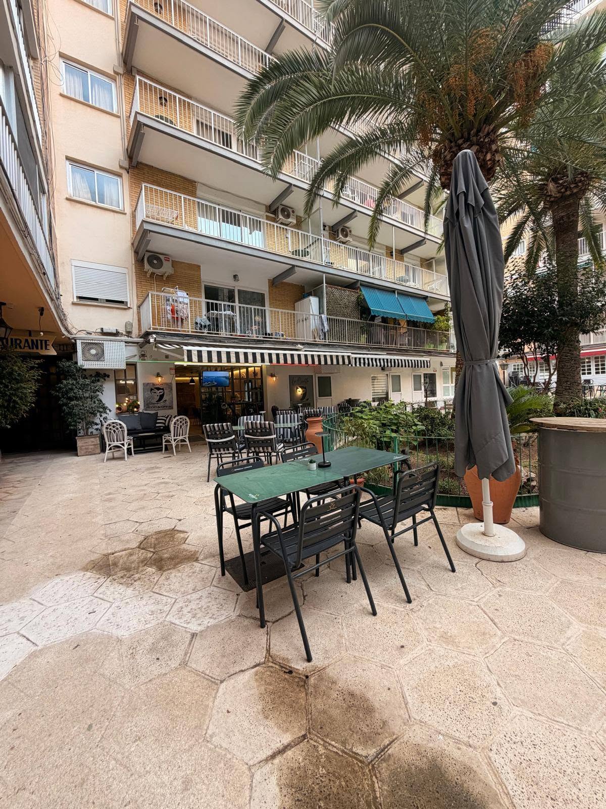 Gerenoveerde bar op een pleintje, 150 meter van het strand in Calpe