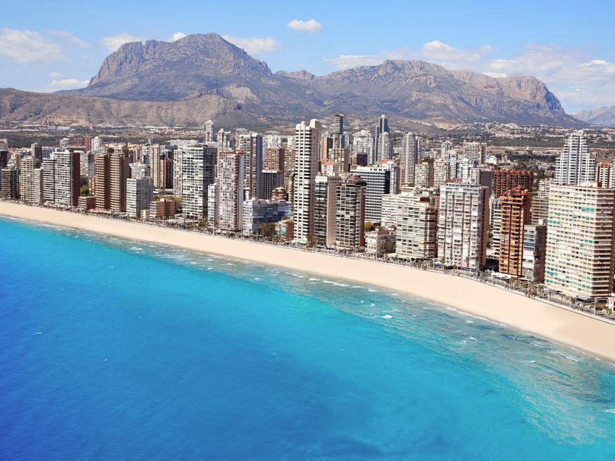 Horecapand als belegging, verhuurd aan de huidige uitbaters in Benidorm